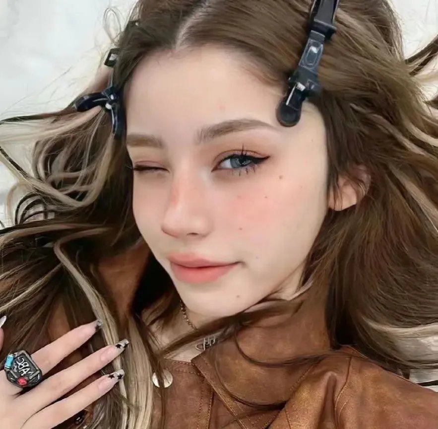 少女嬉春